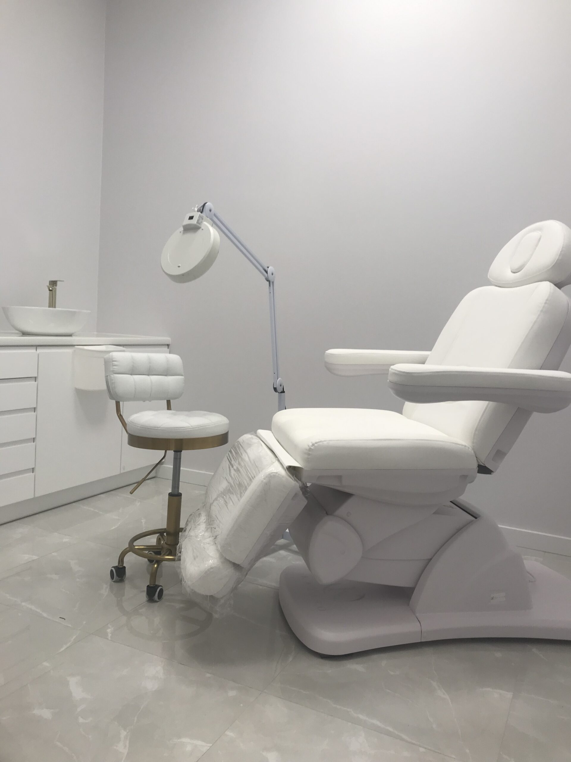 FOTEL KOSMETYCZNY - 3 SILNIKI